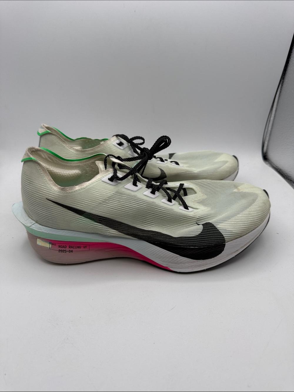 Nike ZOOMX VAPORFLY 4  men’s 9 Shoes in Mint Foam/White with Black and Pink S15